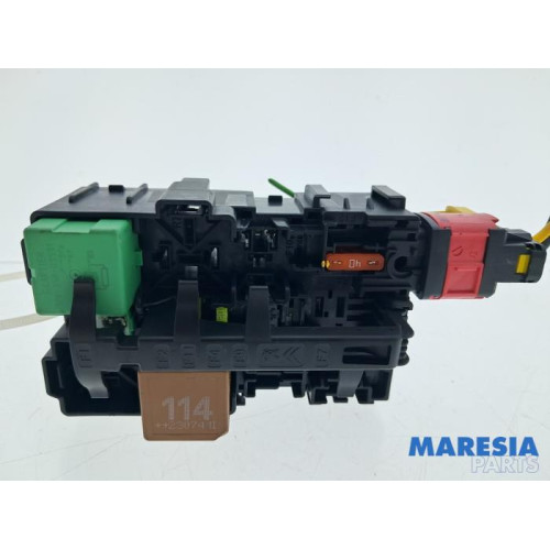 Opel - Vivaro - Fuse box