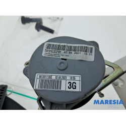 Opel - Vivaro - Sicherheitsgurt links hinten