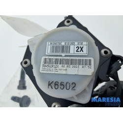 Opel - Vivaro - Rear seatbelt, right