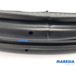 Opel - Vivaro - Door seal 2-door, left