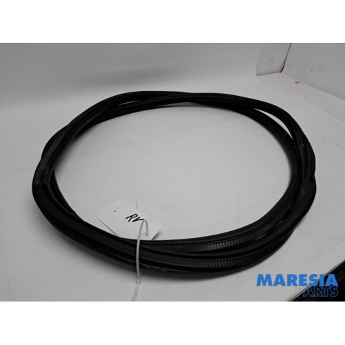 Opel - Vivaro - Door seal 2-door, right