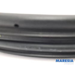 Opel - Vivaro - Sliding door seal, right