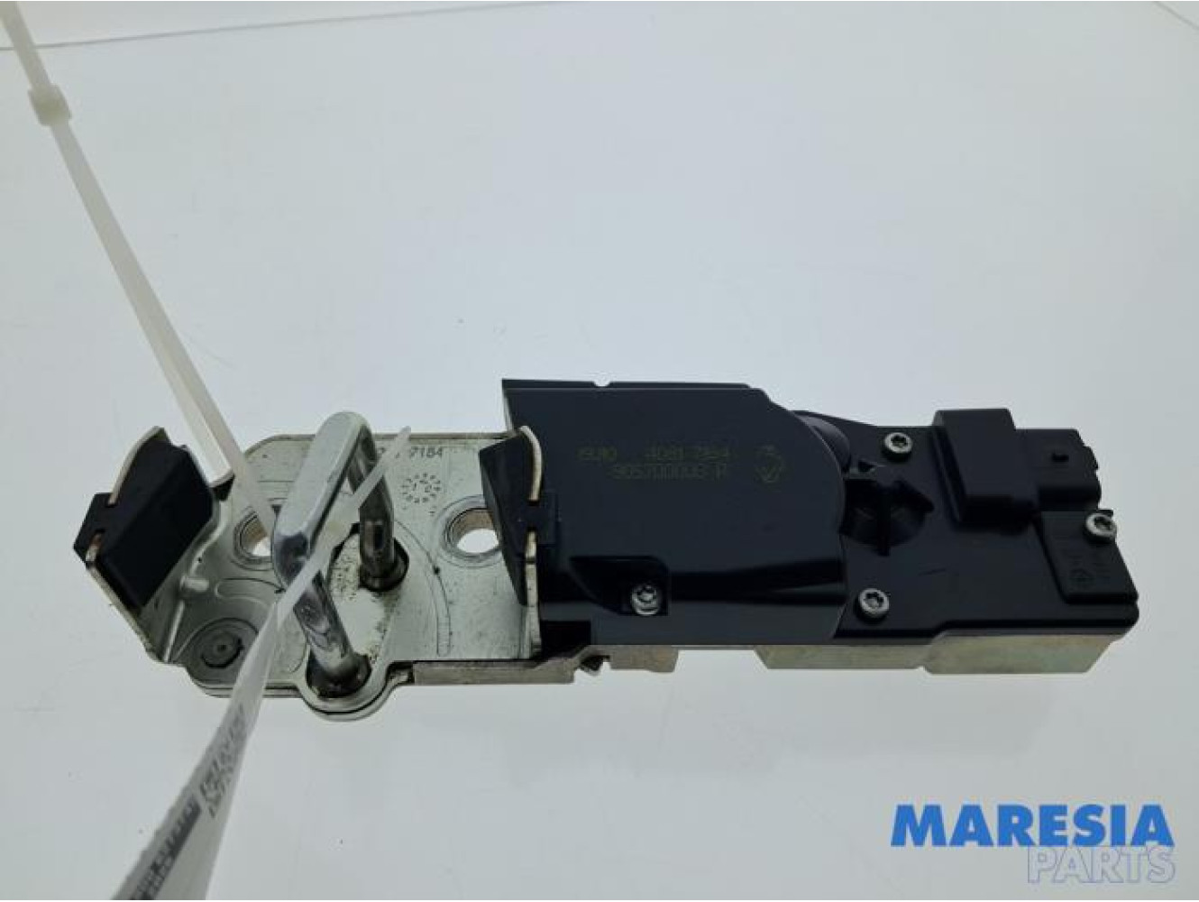 Renault - Megane - Tailgate lock mechanism