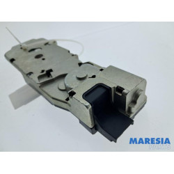Renault - Megane - Tailgate lock mechanism