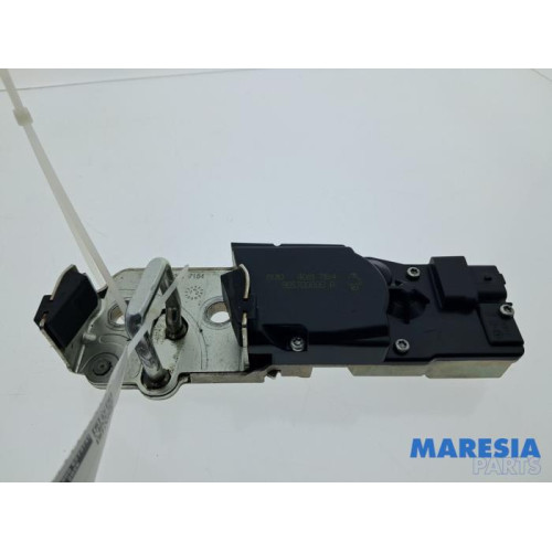 Renault - Megane - Tailgate lock mechanism