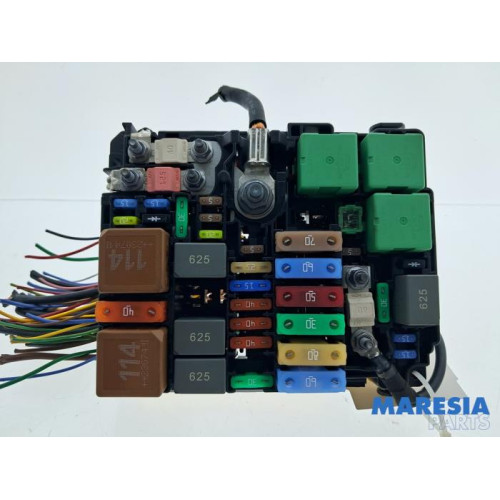 Opel - Vivaro - Fuse box