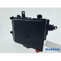Opel - Vivaro - Fuse box