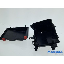 Opel - Vivaro - Fuse box