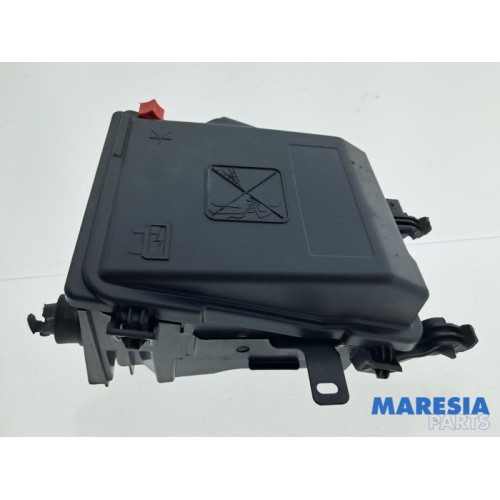 Opel - Vivaro - Fuse box