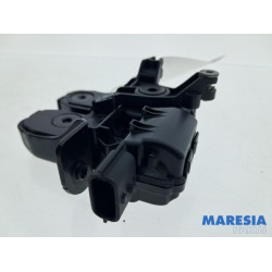 Renault - Megane - Tailgate lock mechanism