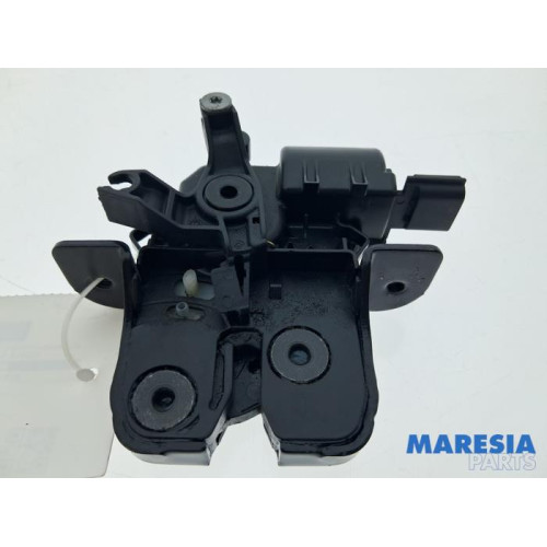 Renault - Megane - Tailgate lock mechanism