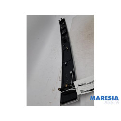 Renault - Megane - Frontscreen frame