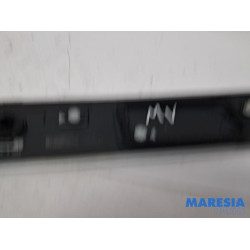 Renault - Megane - Frontscreen frame