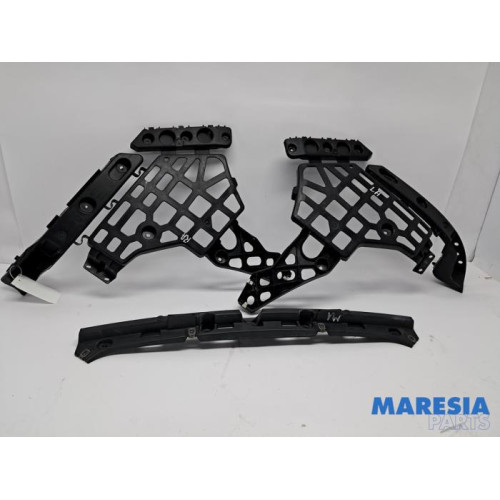 Renault - Megane - Bumpersteun midden-achter