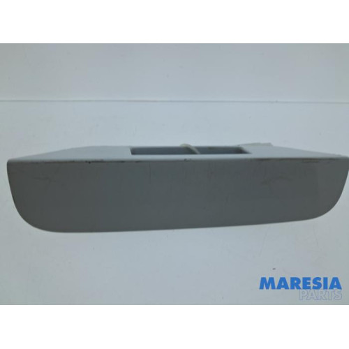 Opel - Vivaro - Tailgate switch
