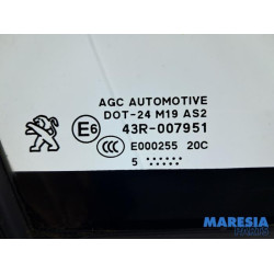 Peugeot - 208 - Quarter light, front right