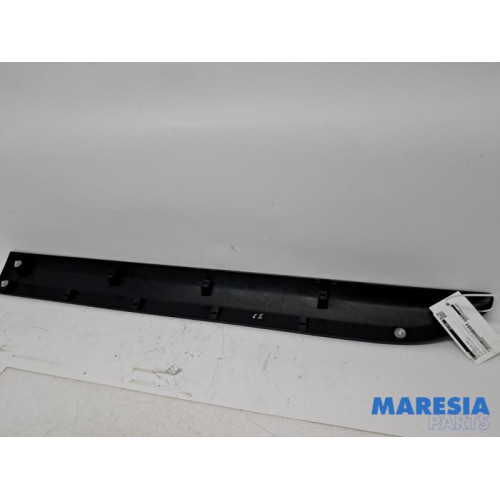 Opel - Vivaro - Decorative strip