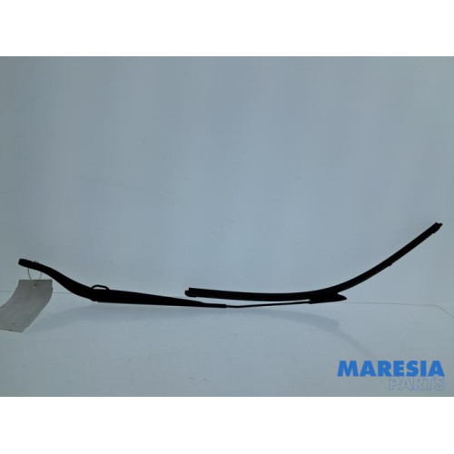 Renault - Megane - Front wiper arm