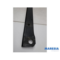 Peugeot - 207 - Barre radiateur
