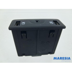 Renault - Espace - AUX / USB connection