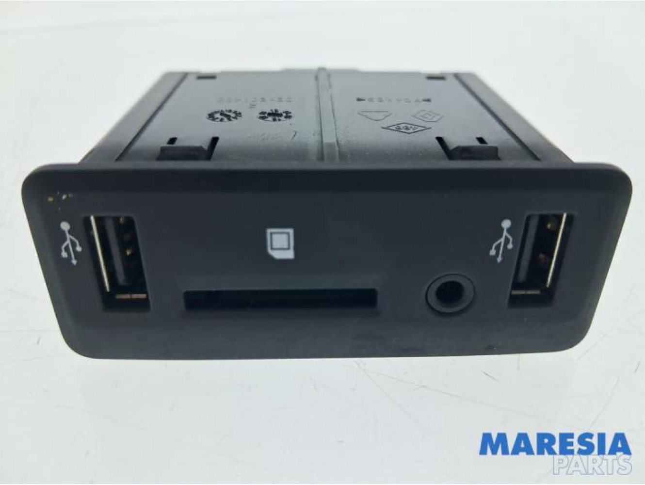 Renault - Espace - AUX / USB connection