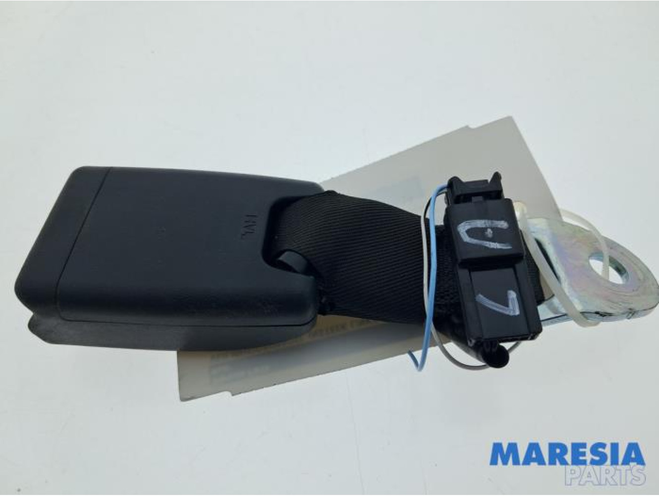 Peugeot - 108 - Insertion ceinture de sécurité arrière gauche