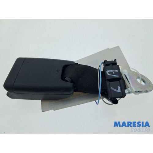 Peugeot - 108 - Insertion ceinture de sécurité arrière gauche