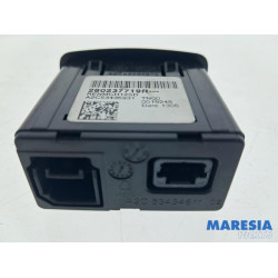 Renault - Zoe - AUX/USB aansluiting