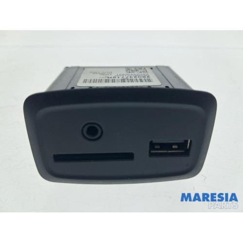 Renault - Zoe - AUX/USB aansluiting