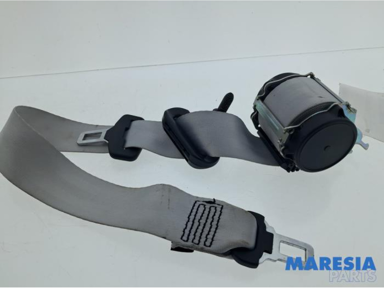 Renault - Zoe - Insertion ceinture de sécurité arrière centre