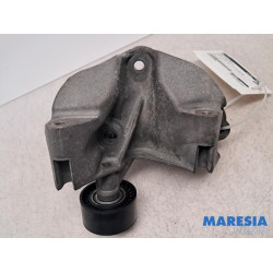 Renault - Trafic - Alternator upper bracket