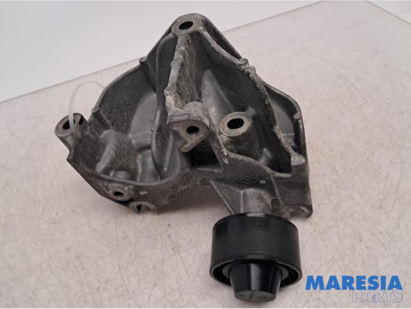 Renault - Trafic - Alternator upper bracket