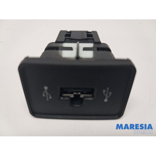 Alfa Romeo - Giulietta - AUX / USB-Anschluss