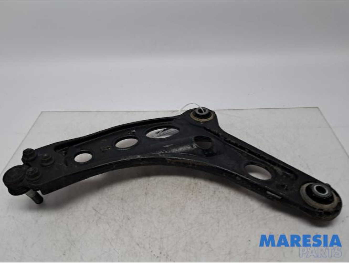 Renault - Trafic - Bras de suspension bas avant droit