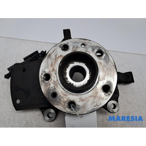 Renault - Trafic - Knuckle, front right