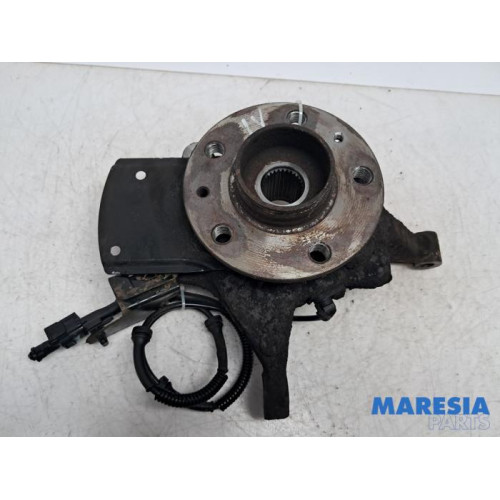 Renault - Trafic - Knuckle, front left