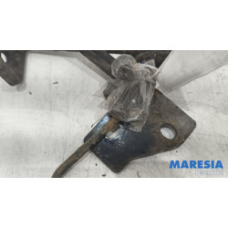 Renault - Trafic - Aufhängemechanik Reserverad