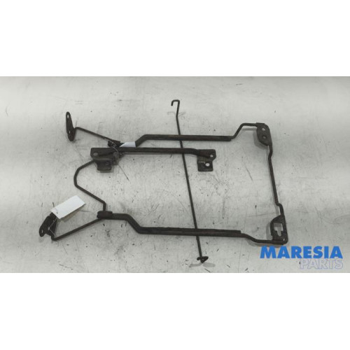 Renault - Trafic - Aufhängemechanik Reserverad