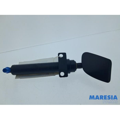 Alfa Romeo - Giulietta - Headlight washer