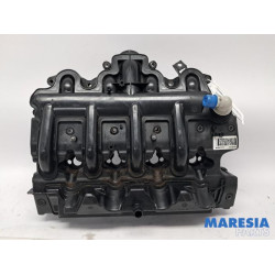 Renault - Trafic - Rocker cover