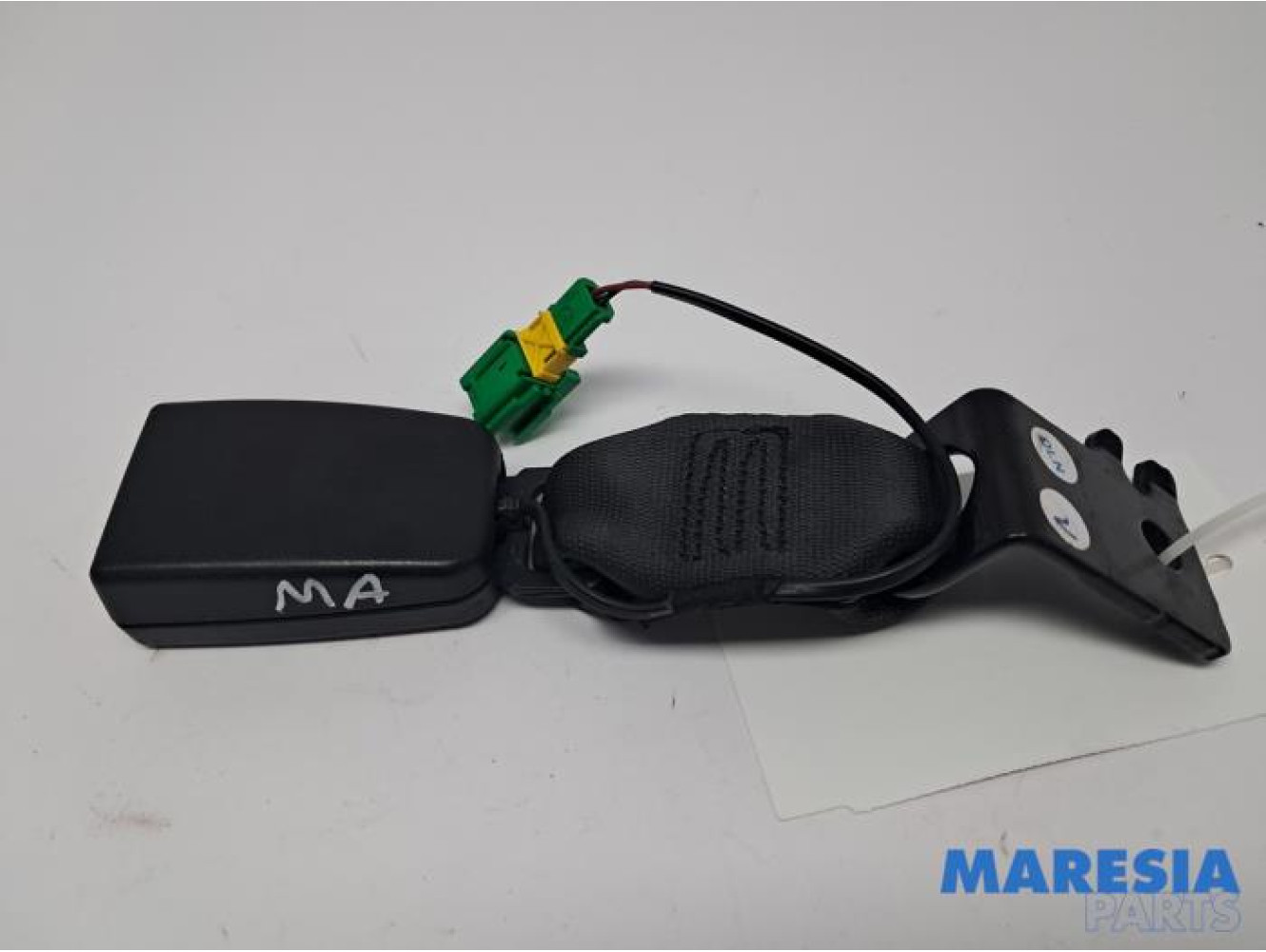 Alfa Romeo - Giulietta - Rear seatbelt buckle, centre