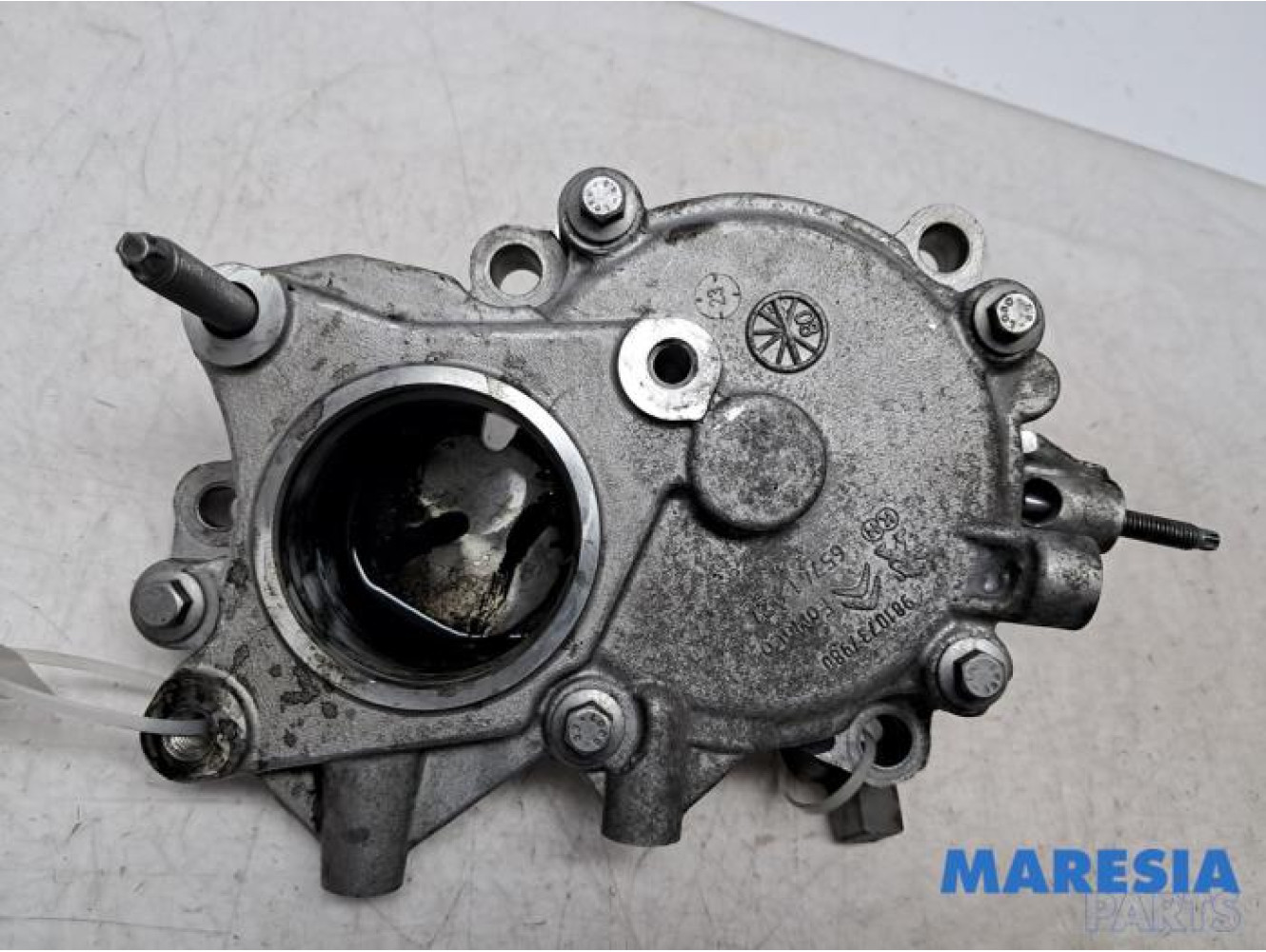 Opel - Vivaro - Diesel pump bracket