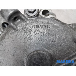 Opel - Vivaro - Diesel pump bracket