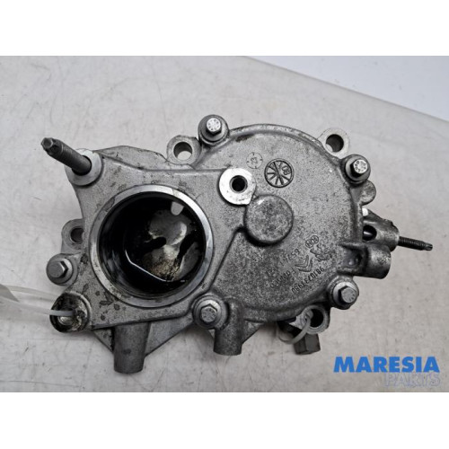 Opel - Vivaro - Diesel pump bracket
