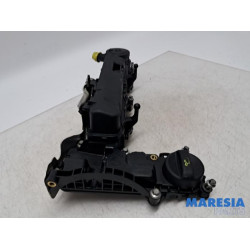 Opel - Vivaro - Rocker cover