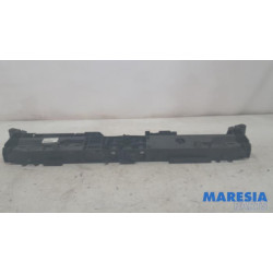 Renault - Captur - Lock plate