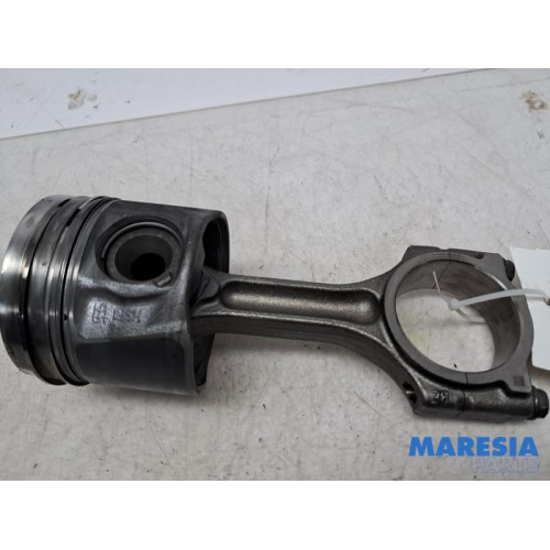 Opel - Vivaro - Connecting rod