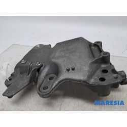 Opel - Vivaro - Engine mount