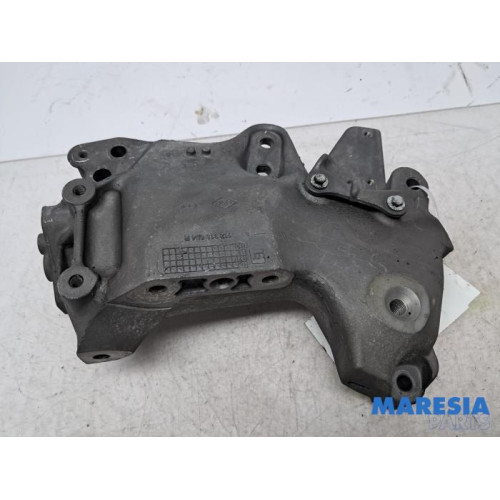 Opel - Vivaro - Engine mount