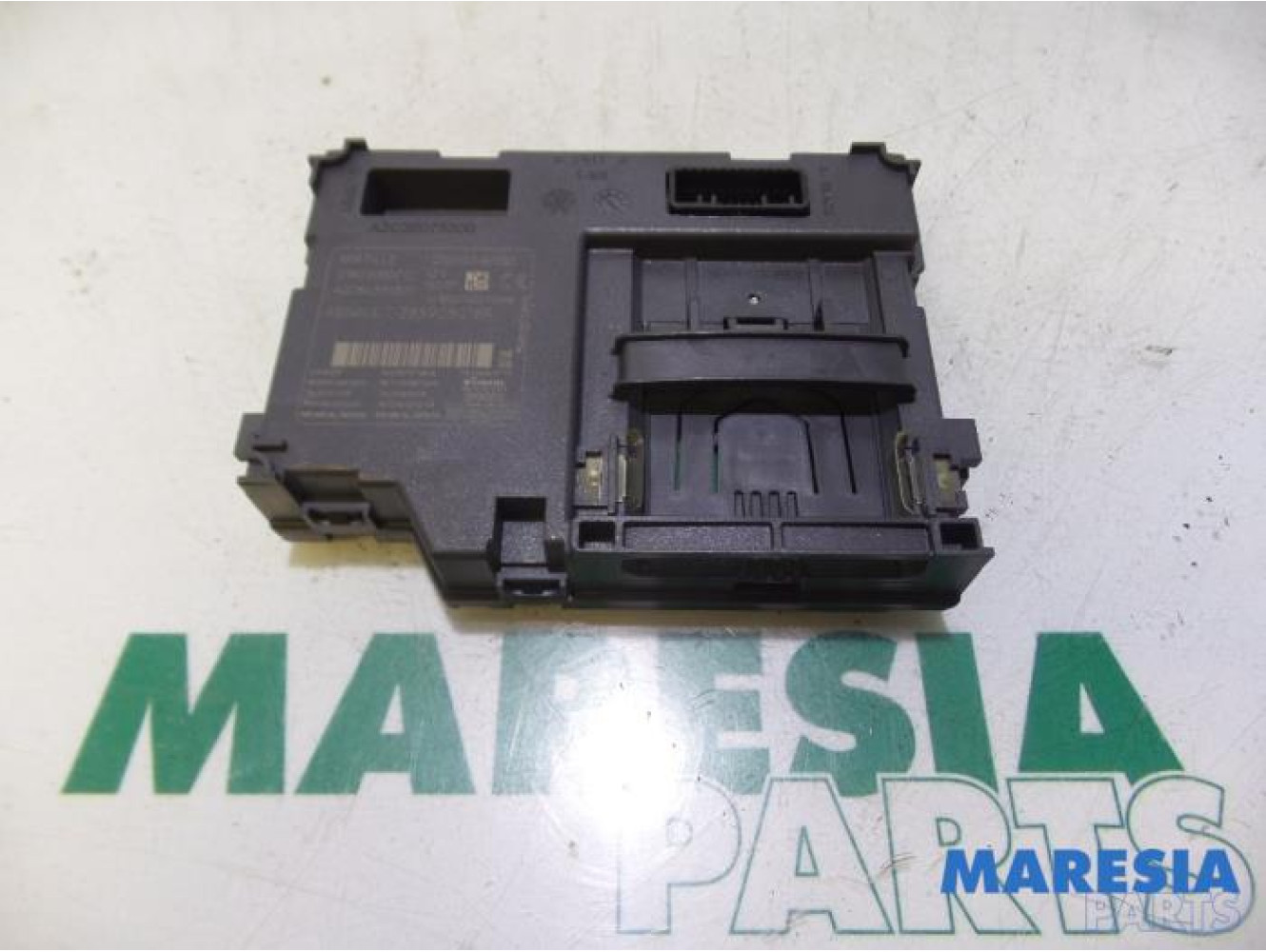 Renault - Captur - Card reader (lock)
